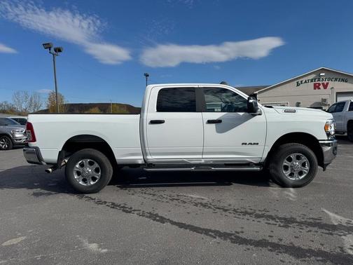 2024 RAM 2500 Big Horn Crew Cab 4WD