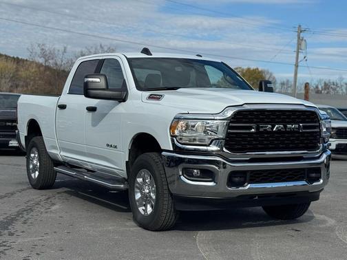 2024 RAM 2500 Big Horn Crew Cab 4WD