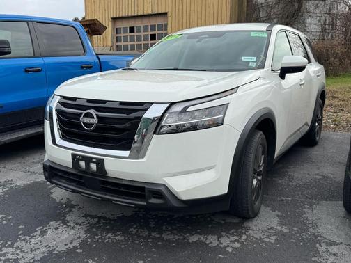 2022 Nissan Pathfinder S 4WD