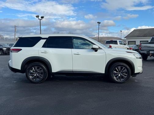 2022 Nissan Pathfinder S 4WD