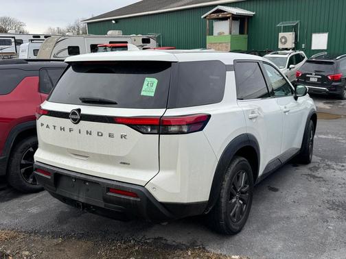 2022 Nissan Pathfinder S 4WD
