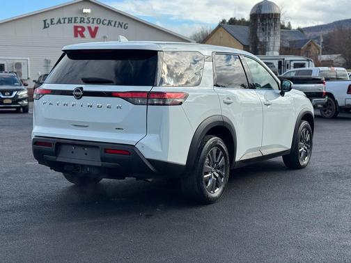 2022 Nissan Pathfinder S 4WD