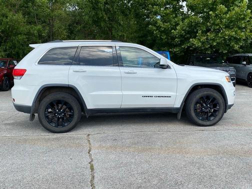 Bright White Clearcoat 2018 Jeep Grand Cherokee Laredo E