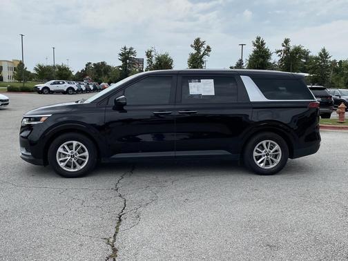2023 Kia Carnival LX