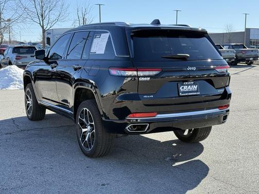 2022 Jeep Grand Cherokee Summit