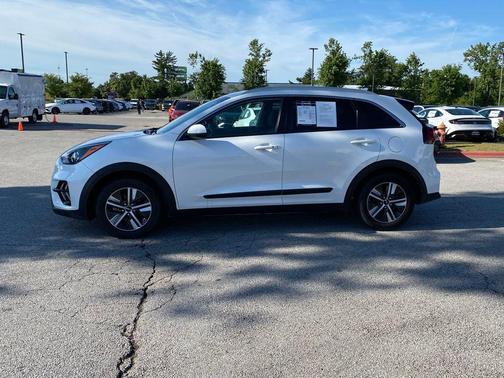 Snow White Pearl 2022 Kia Niro LXS