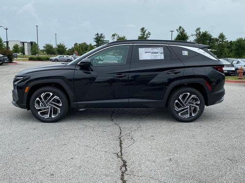 Phantom Black 2026 Hyundai TUCSON SEL Plus