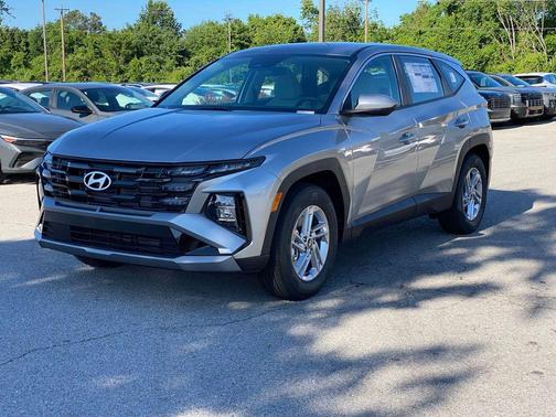 Shimmering Silver 2026 Hyundai TUCSON SE