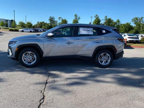 Shimmering Silver 2026 Hyundai TUCSON SE