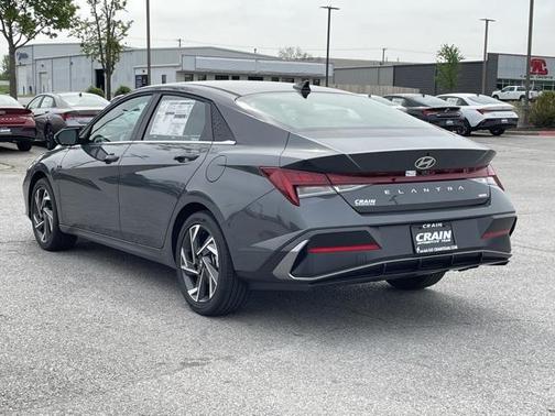 2025 Hyundai ELANTRA Limited