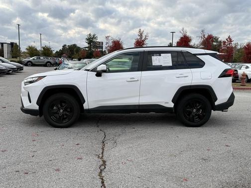 2022 Toyota RAV4 Hybrid XLE