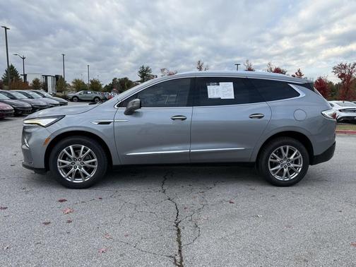 2024 Buick Enclave Essence FWD