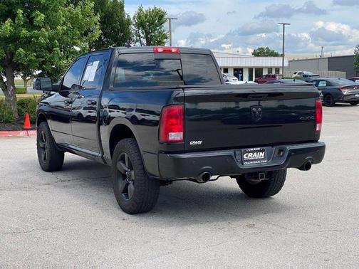 Brilliant Black Crystal Pearlcoat 2019 RAM 1500 Big Horn