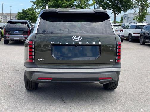 Titan Green 2026 Hyundai Palisade Hybrid SEL Premium 8P