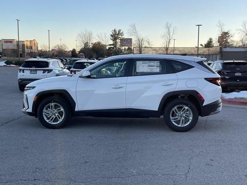 2025 Hyundai TUCSON SE