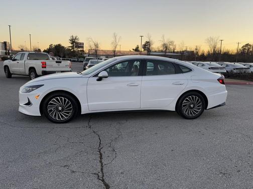 2023 Hyundai SONATA Hybrid Limited