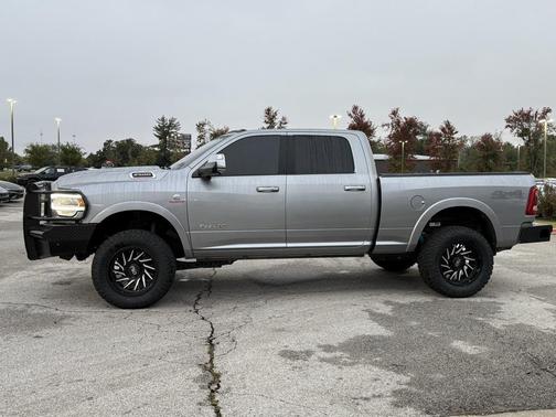 2020 RAM 2500 Laramie Crew Cab 4X4 6'4' Box