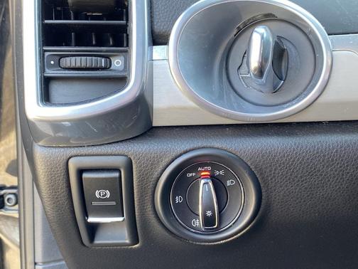 2014 Porsche Cayenne GTS