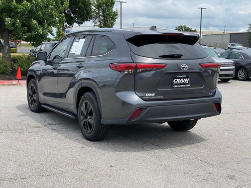Magnetic Gray Metallic 2021 Toyota Highlander XLE
