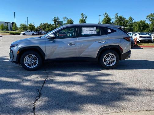 Shimmering Silver 2026 Hyundai TUCSON SE