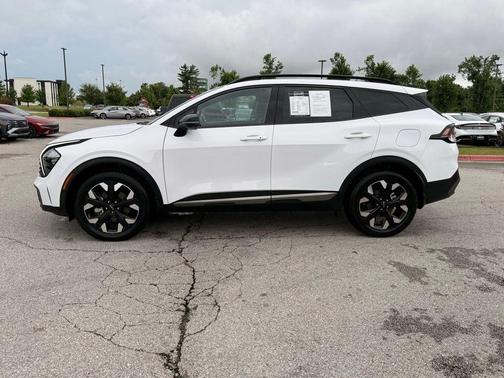 Glacial White Pearl 2023 Kia Sportage X-Line