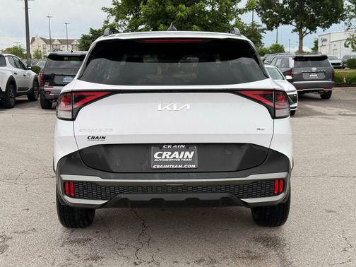 Glacial White Pearl 2023 Kia Sportage X-Line