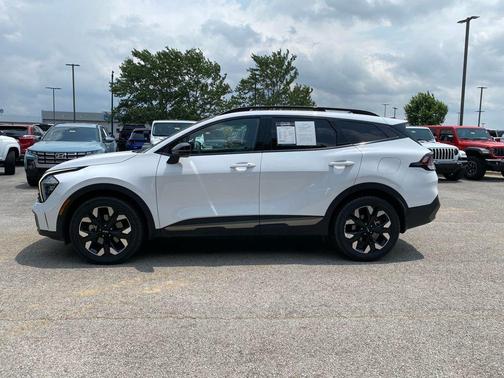 Glacial White Pearl 2023 Kia Sportage X-Line