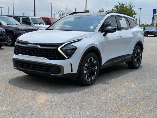 Glacial White Pearl 2023 Kia Sportage X-Line