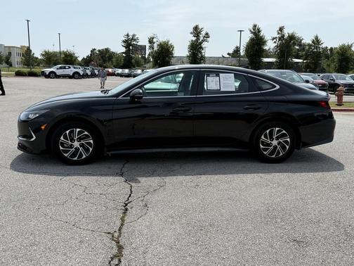 2022 Hyundai SONATA Hybrid Base