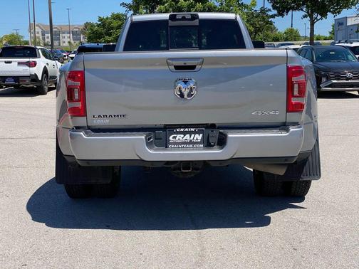Billet Silver Metallic Clearcoat 2024 RAM 3500 Laramie Crew Cab 4x4 8' Box