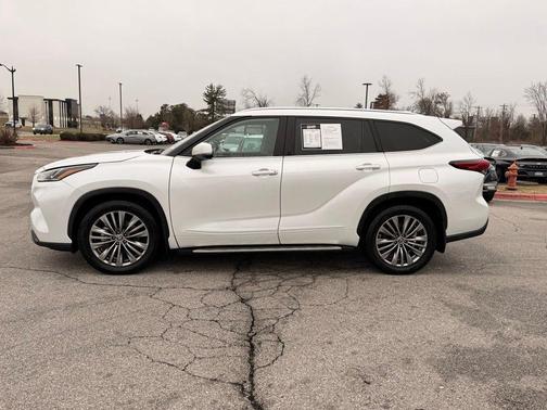 2022 Toyota Highlander Platinum