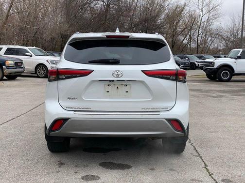 2022 Toyota Highlander Platinum