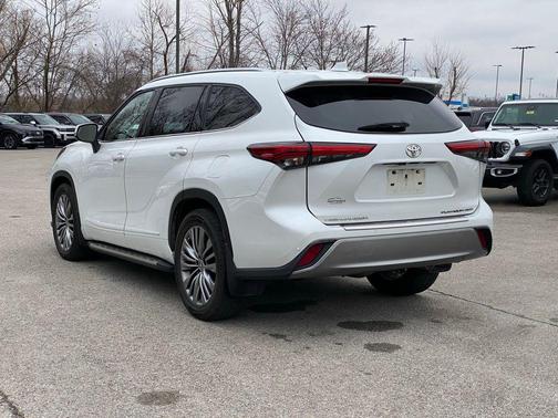 2022 Toyota Highlander Platinum