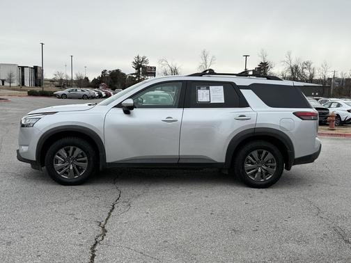 2022 Nissan Pathfinder SV 2WD