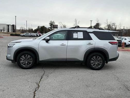 2022 Nissan Pathfinder SV 2WD