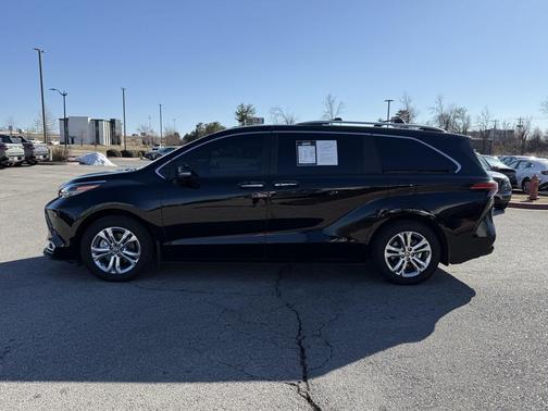 2024 Toyota Sienna Platinum