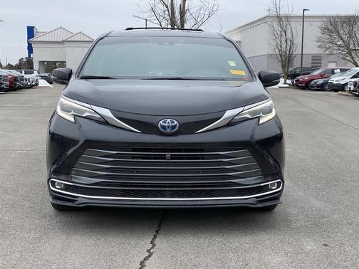2024 Toyota Sienna Platinum