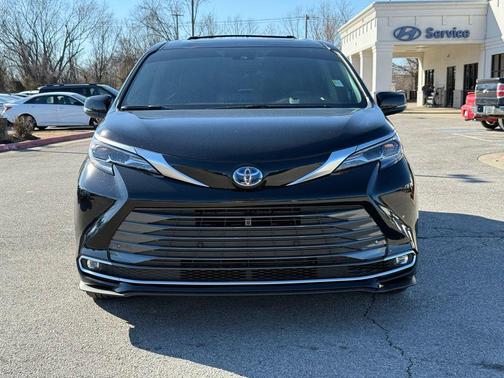 2024 Toyota Sienna Platinum