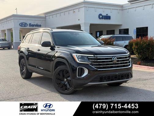 Deep Black Pearl 2024 Volkswagen Atlas 2.0T SE w/Technology