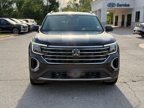 Deep Black Pearl 2024 Volkswagen Atlas 2.0T SE w/Technology