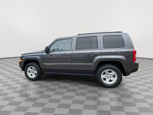 Granite Crystal Metallic Clearcoat 2017 Jeep Patriot Sport