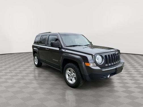 Granite Crystal Metallic Clearcoat 2017 Jeep Patriot Sport