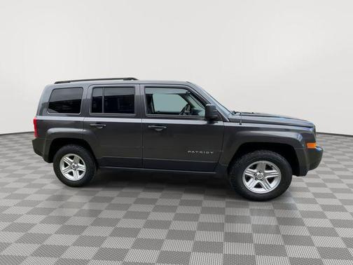 Granite Crystal Metallic Clearcoat 2017 Jeep Patriot Sport