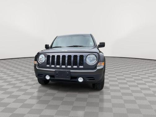 Granite Crystal Metallic Clearcoat 2017 Jeep Patriot Sport