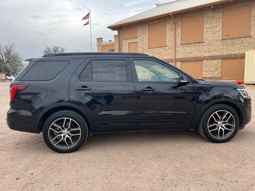 Black 2019 Ford Explorer sport