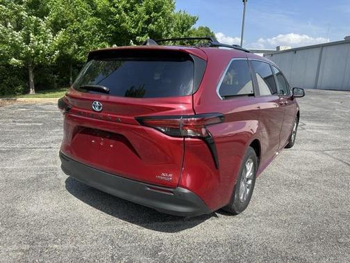 2022 Toyota Sienna XLE 7 Passenger