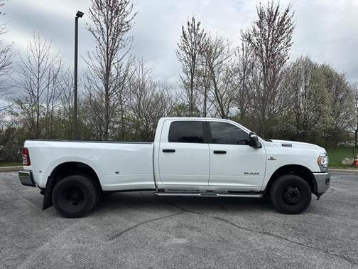2023 RAM 3500 Big Horn Crew Cab 4x4 8' Box