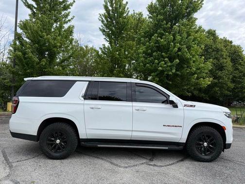 Summit White 2022 Chevrolet Suburban LT