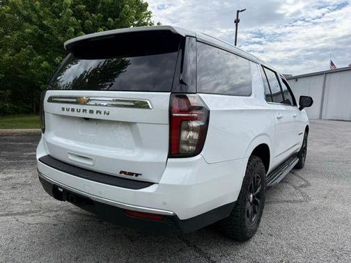 Summit White 2022 Chevrolet Suburban LT