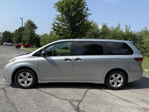 2020 Toyota Sienna SE